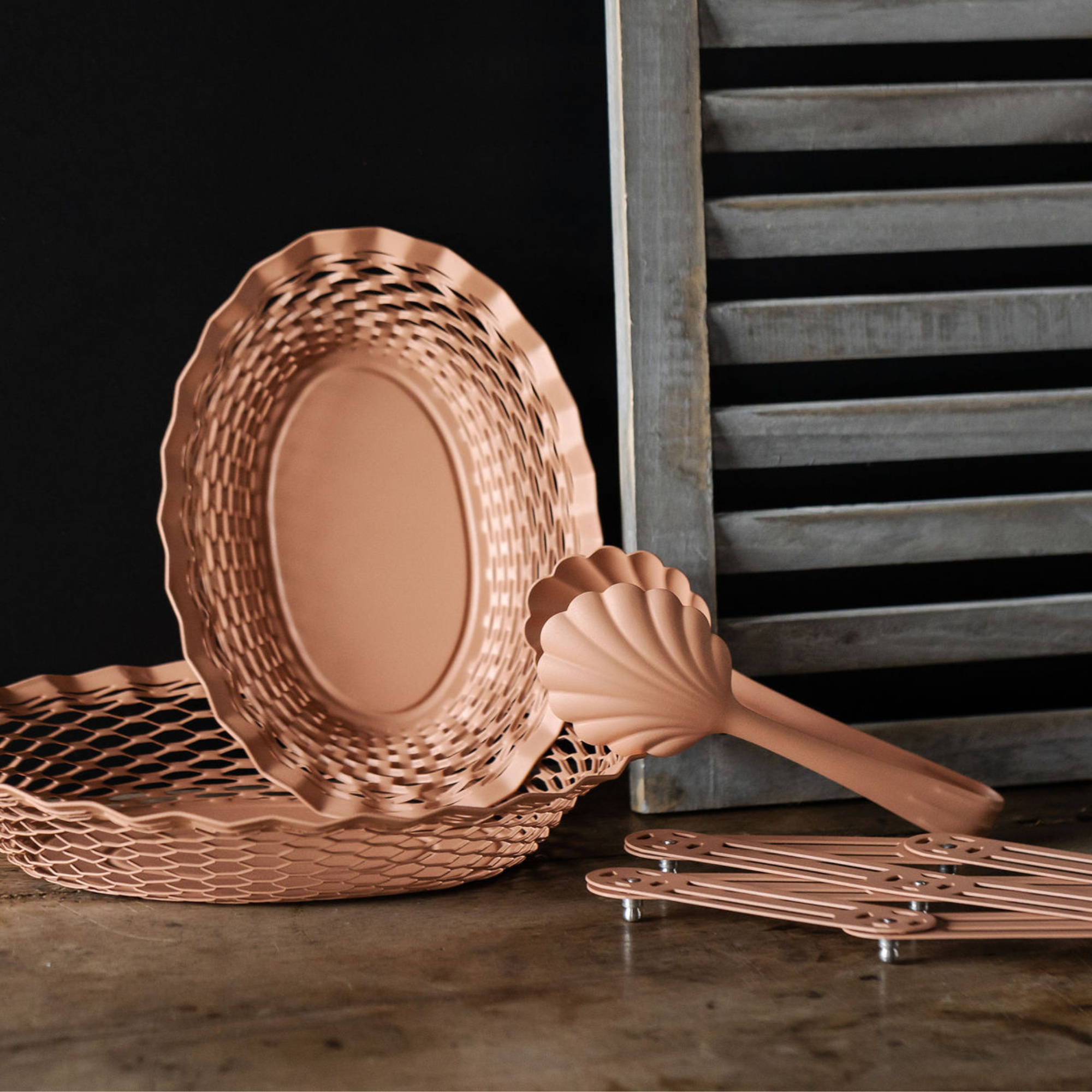 Large Metal Food Basket: Blush