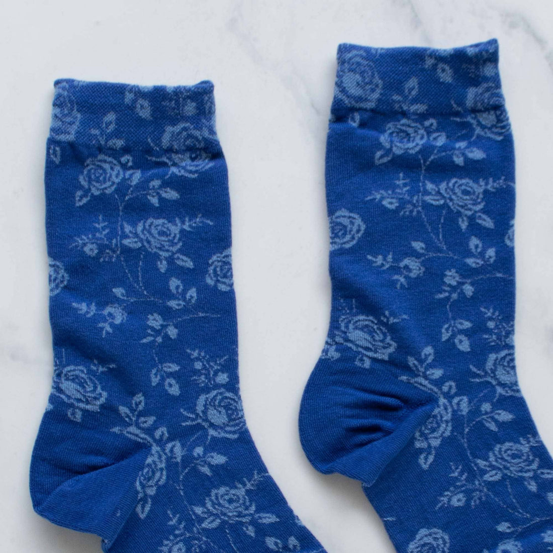 Antique Rose Garden Casual Socks: Blue